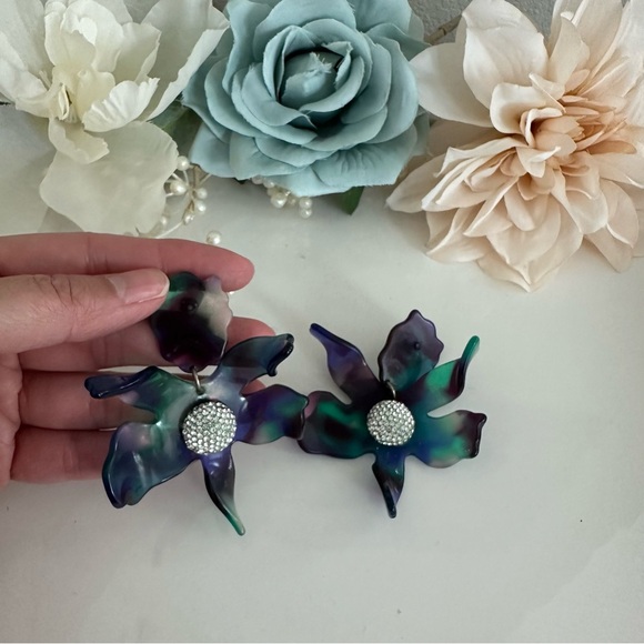 Lele Sadoughi Crystal Lily Earrings - Picture 3 of 13